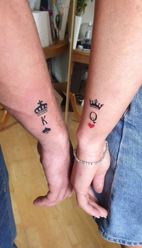 Ideas simbólicas del tatuaje del rey y de la reina para los amantes: Tatuaje de pareja  