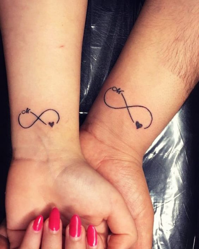Diseño de tatuaje de símbolo infinito para parejas: Tatuaje de pareja  