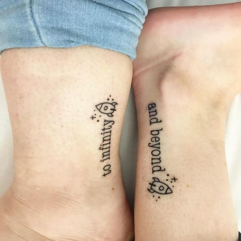Hasta el infinito y más allá de las ideas del tatuaje: Tatuaje de pareja  