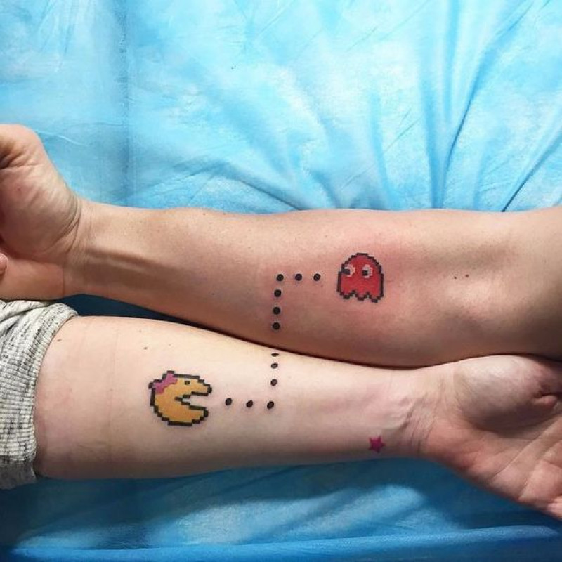 Inspiración de diseño de tatuaje de Pac Man para parejas: Tatuaje de pareja  