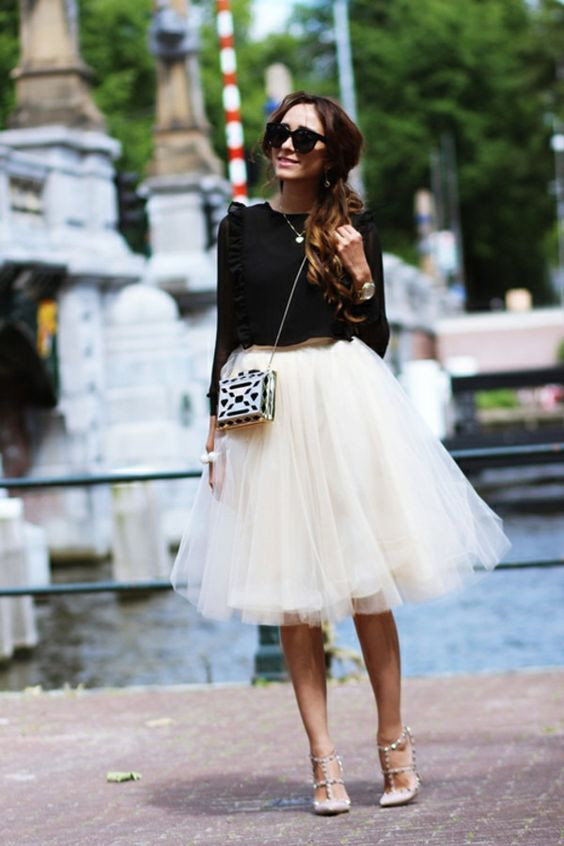 Ideas para combinar top negro y falda de tul blanca: falda bailarina  