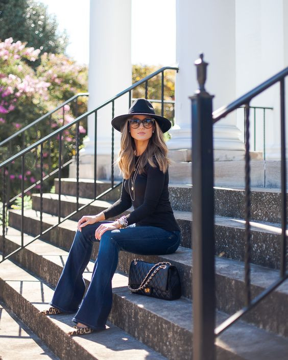 Traje de color negro, debes probar con jeans acampanados, mezclilla, sombrero: 